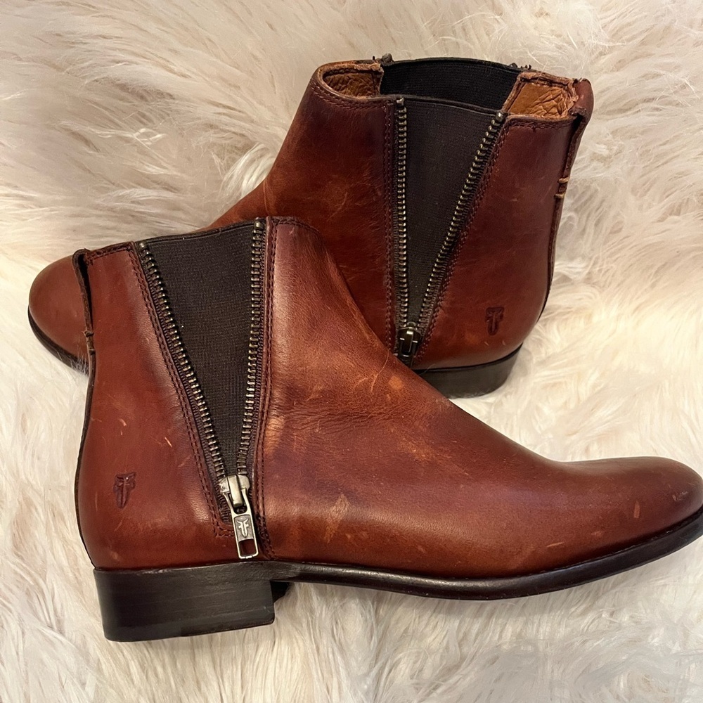 Frye Carly Chelsea Boot In Cognac Size 8 B